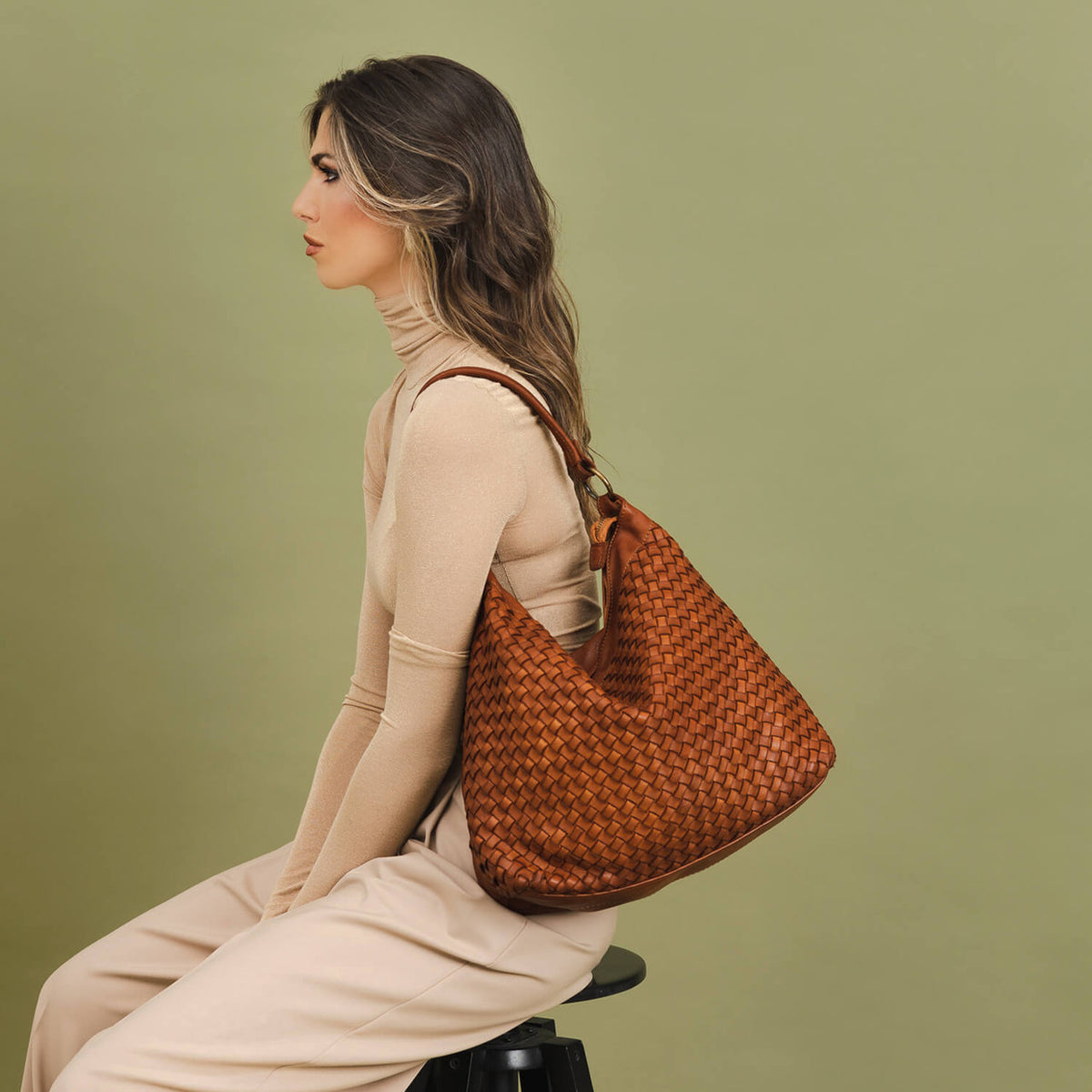 DIANA Borsa a spalla in pelle intrecciata con tracolla regolabile